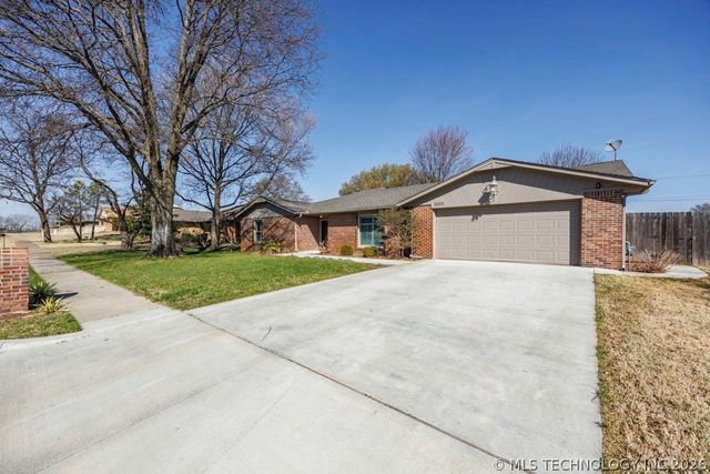 6008 Martin Place, Bartlesville, OK 74006