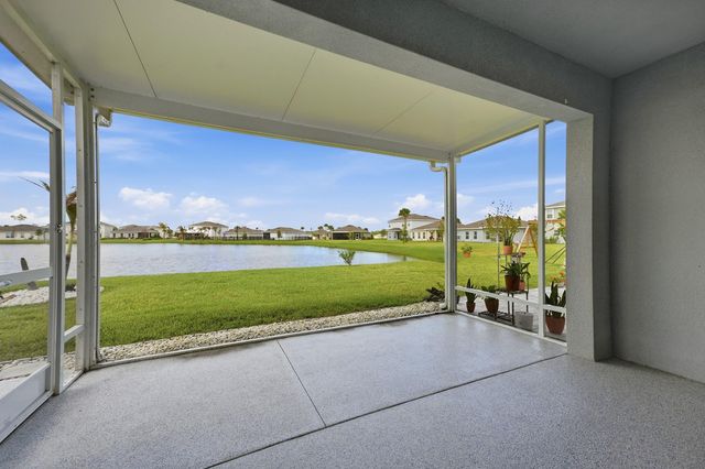 812 Persimmon Place, Fort Pierce, FL 34981