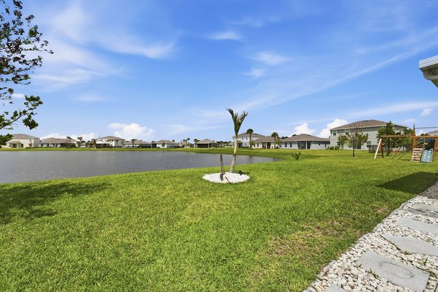 812 Persimmon Place, Fort Pierce, FL 34981