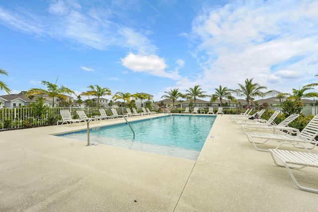 812 Persimmon Place, Fort Pierce, FL 34981