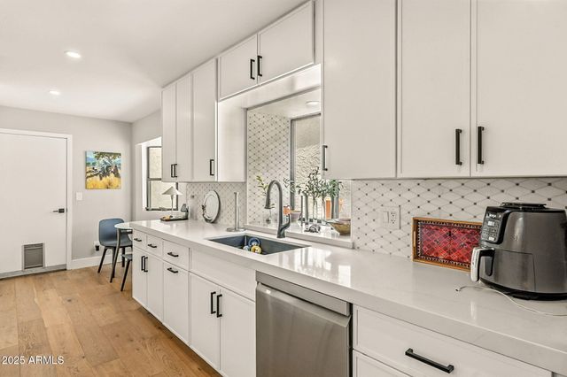 2505 E PALO VERDE Drive, Phoenix, AZ 85016