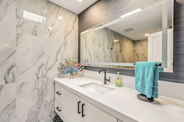 2505 E PALO VERDE Drive, Phoenix, AZ 85016