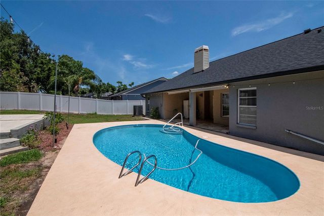 2608 BERRYVINE PLACE, Valrico, FL 33596