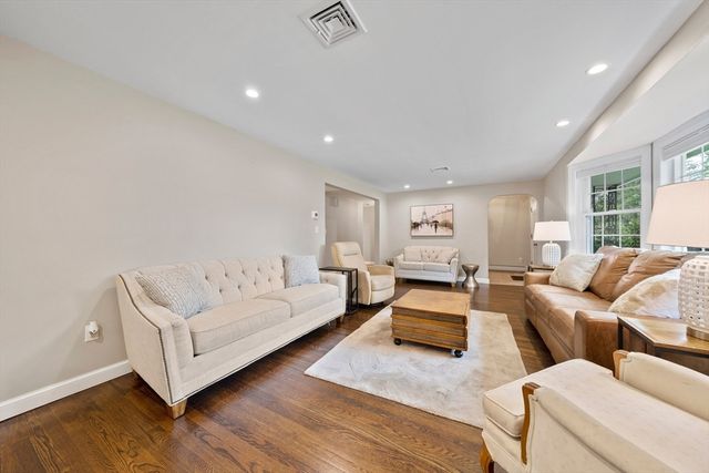 296 Chapman, Canton, MA 02021