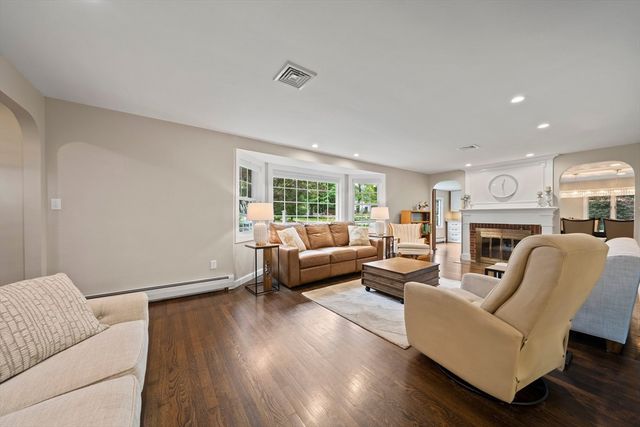 296 Chapman, Canton, MA 02021