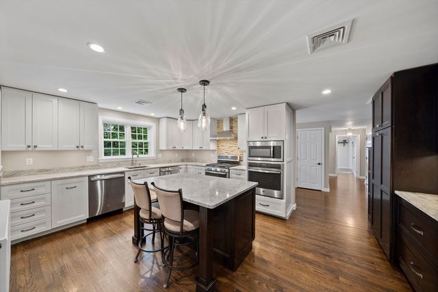 296 Chapman, Canton, MA 02021