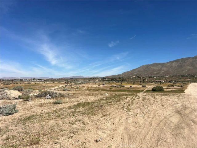 7805 Deep Creek, Apple Valley, CA 92308