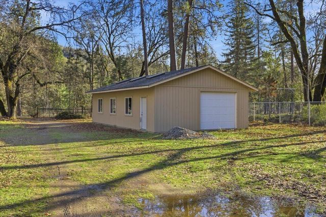 1401 Upper River Road, Gold Hill, OR 97525