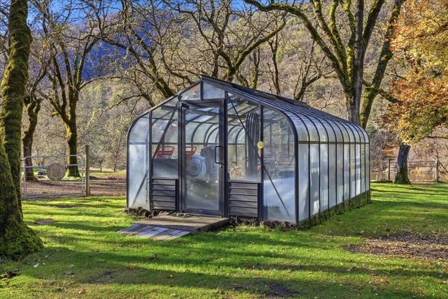 1401 Upper River Road, Gold Hill, OR 97525