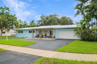 1190 Robin Ave, Miami Springs, FL 33166