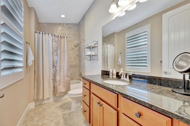 246 SAPPHIRE LAKE DRIVE 201, Bradenton, FL 34209