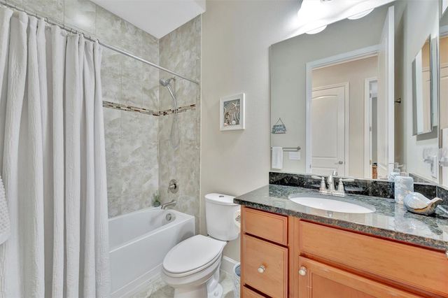 246 SAPPHIRE LAKE DRIVE 201, Bradenton, FL 34209