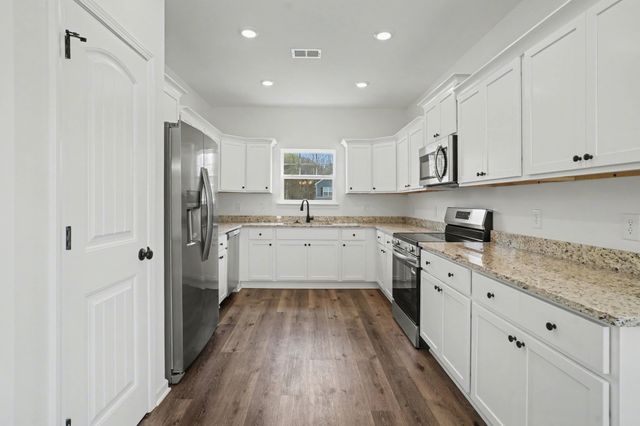 227 Hannah Lee Hill Rd, La Vergne, TN 37086