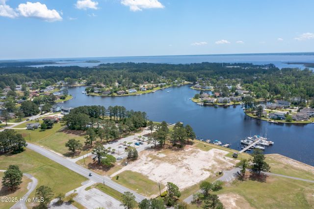 7101 Windward Drive, New Bern, NC 28560