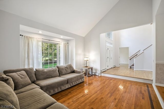 30 Carriage House Rd, Sparta Twp., NJ 07871