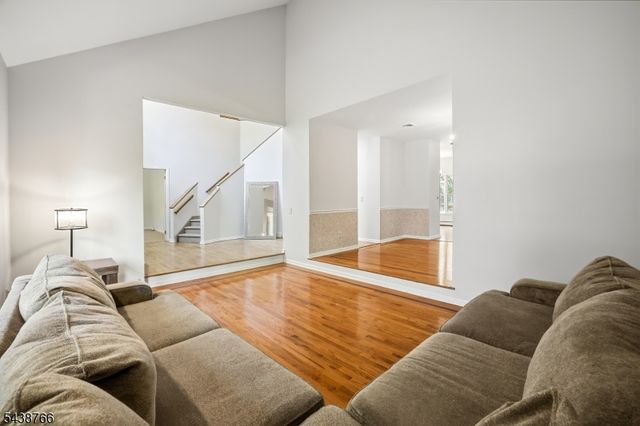 30 Carriage House Rd, Sparta Twp., NJ 07871