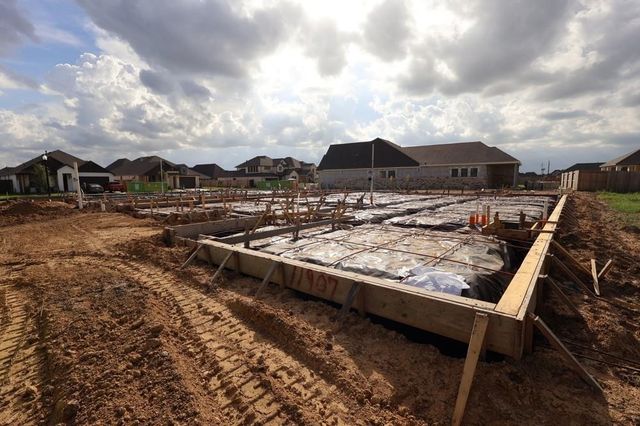 11907 Greenwood Drive, Mont Belvieu, TX 77523