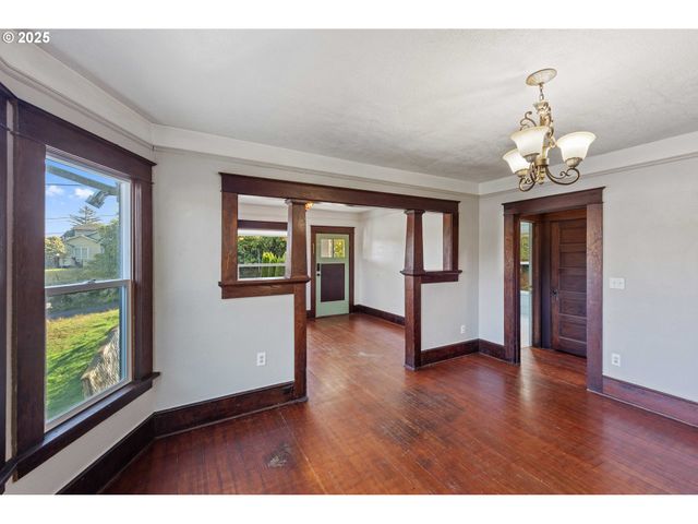 543 S 12TH St, Coos Bay, OR 97420