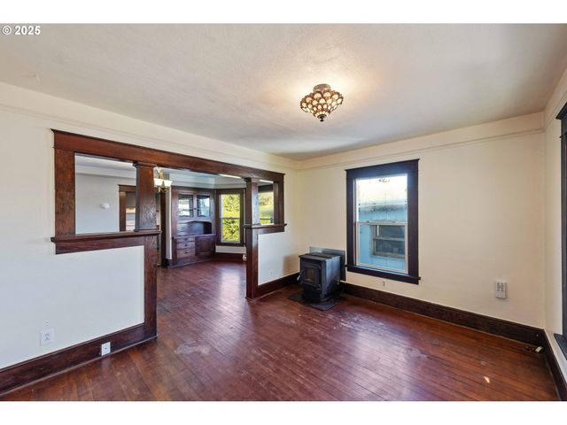 543 S 12TH St, Coos Bay, OR 97420