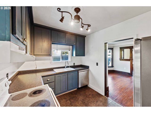 543 S 12TH St, Coos Bay, OR 97420