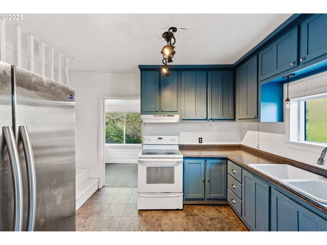 543 S 12TH St, Coos Bay, OR 97420