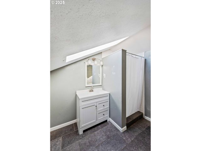 543 S 12TH St, Coos Bay, OR 97420