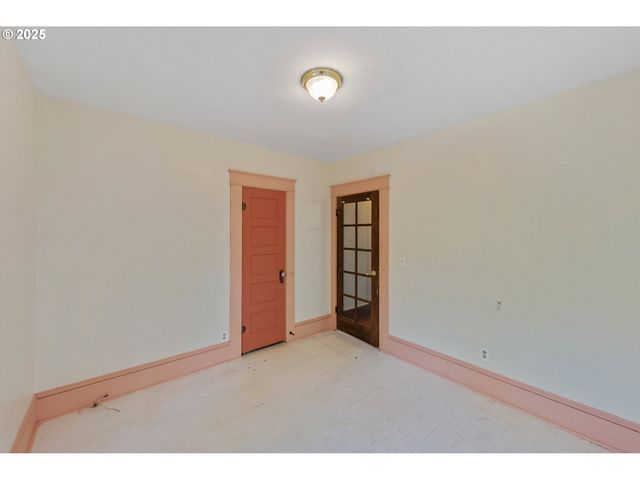 543 S 12TH St, Coos Bay, OR 97420