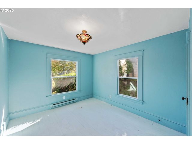 543 S 12TH St, Coos Bay, OR 97420