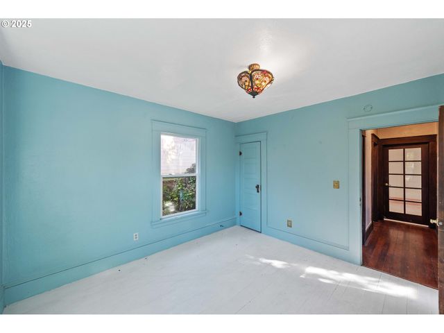 543 S 12TH St, Coos Bay, OR 97420