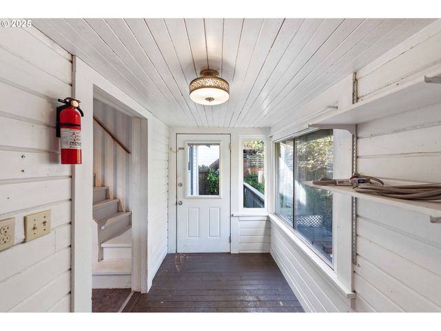 543 S 12TH St, Coos Bay, OR 97420