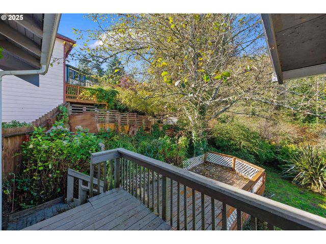 543 S 12TH St, Coos Bay, OR 97420