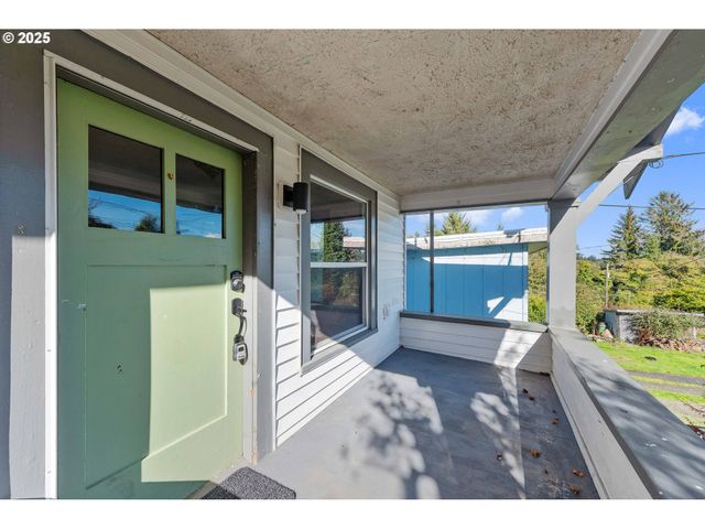 543 S 12TH St, Coos Bay, OR 97420