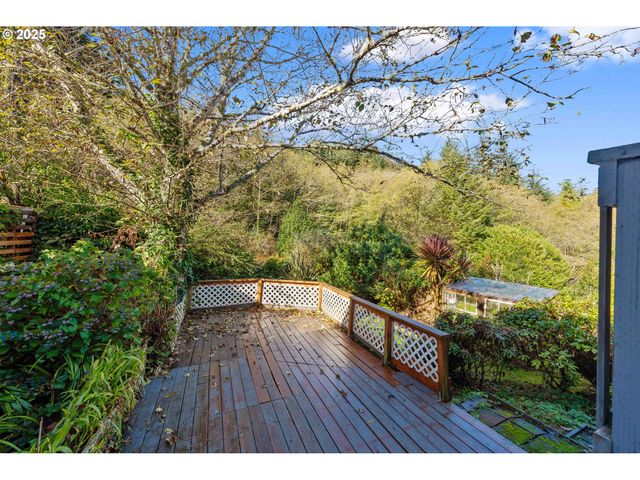 543 S 12TH St, Coos Bay, OR 97420
