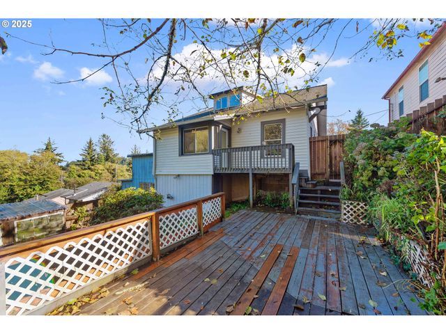 543 S 12TH St, Coos Bay, OR 97420