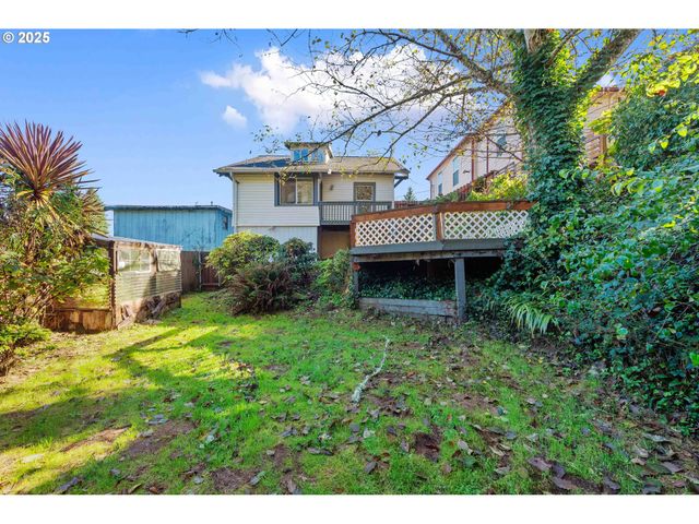 543 S 12TH St, Coos Bay, OR 97420