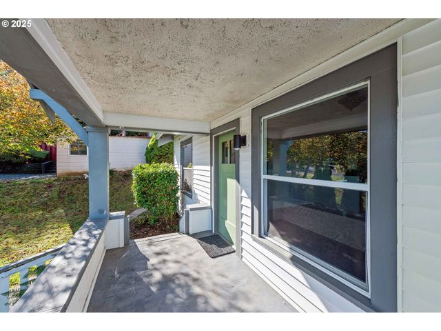 543 S 12TH St, Coos Bay, OR 97420