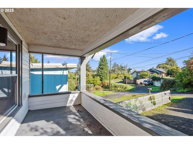 543 S 12TH St, Coos Bay, OR 97420