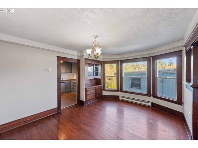 543 S 12TH St, Coos Bay, OR 97420