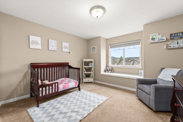 110 E Sapphire Ln, Spokane, WA 99208