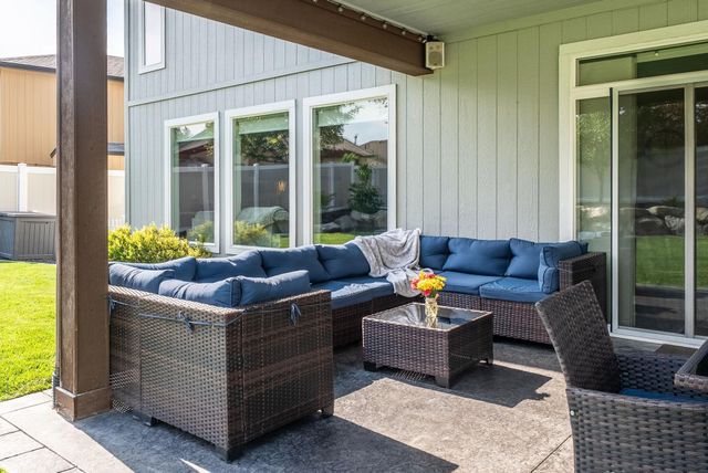 110 E Sapphire Ln, Spokane, WA 99208