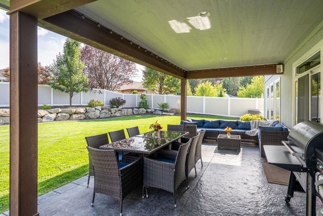 110 E Sapphire Ln, Spokane, WA 99208