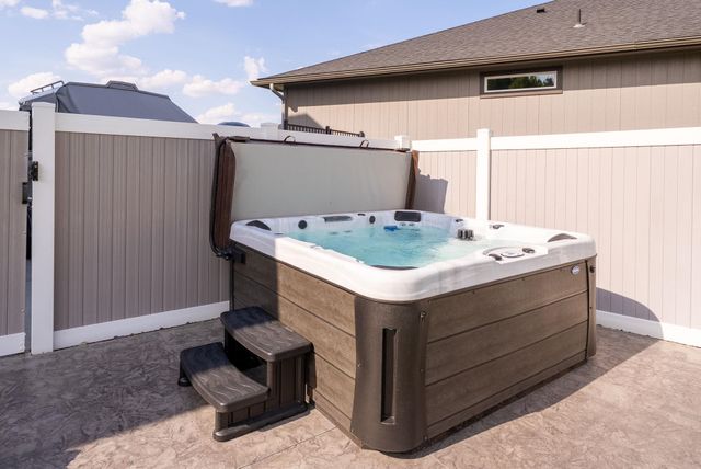 110 E Sapphire Ln, Spokane, WA 99208