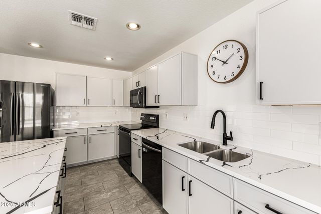 3216 W MOLLY Lane, Phoenix, AZ 85083