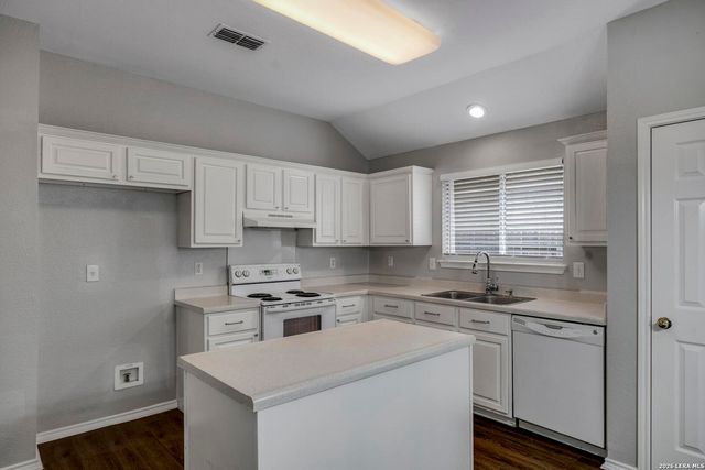 906 Visor Dr, San Antonio, TX 78258