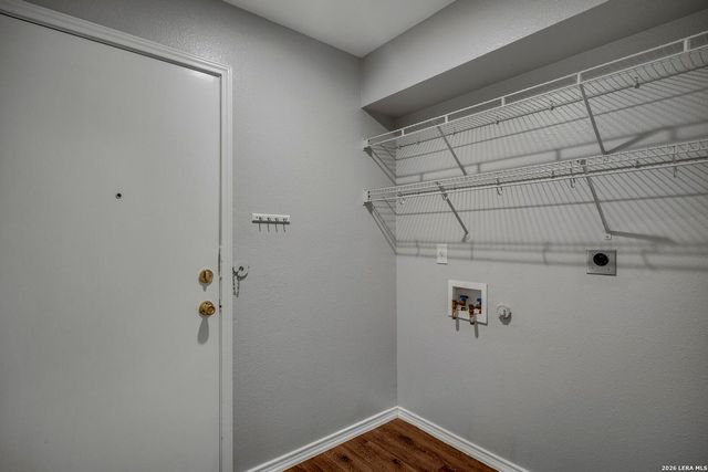 906 Visor Dr, San Antonio, TX 78258