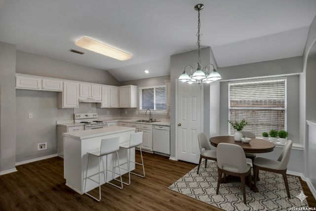 906 Visor Dr, San Antonio, TX 78258