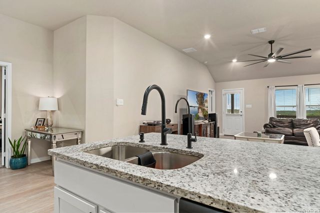 15468 Salmon Spg, San Antonio, TX 78253