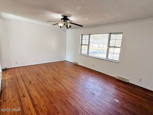 108 York Drive, Carl Junction, MO 64834