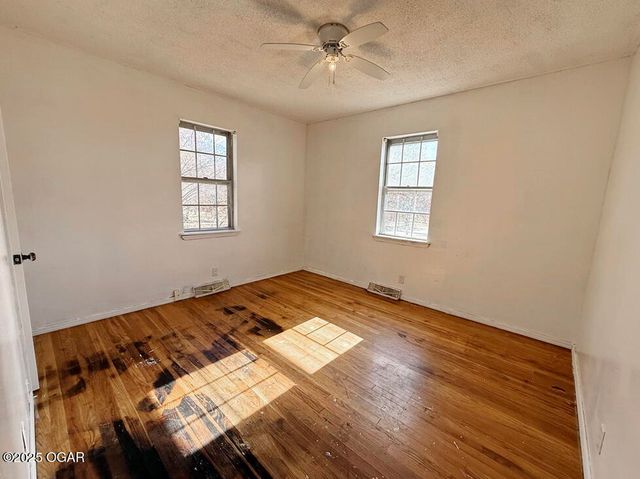 108 York Drive, Carl Junction, MO 64834