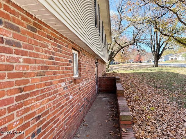 108 York Drive, Carl Junction, MO 64834